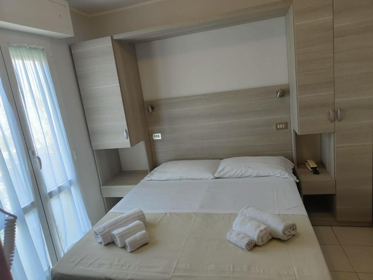 Hotel Gioiella Rimini Bagian luar foto