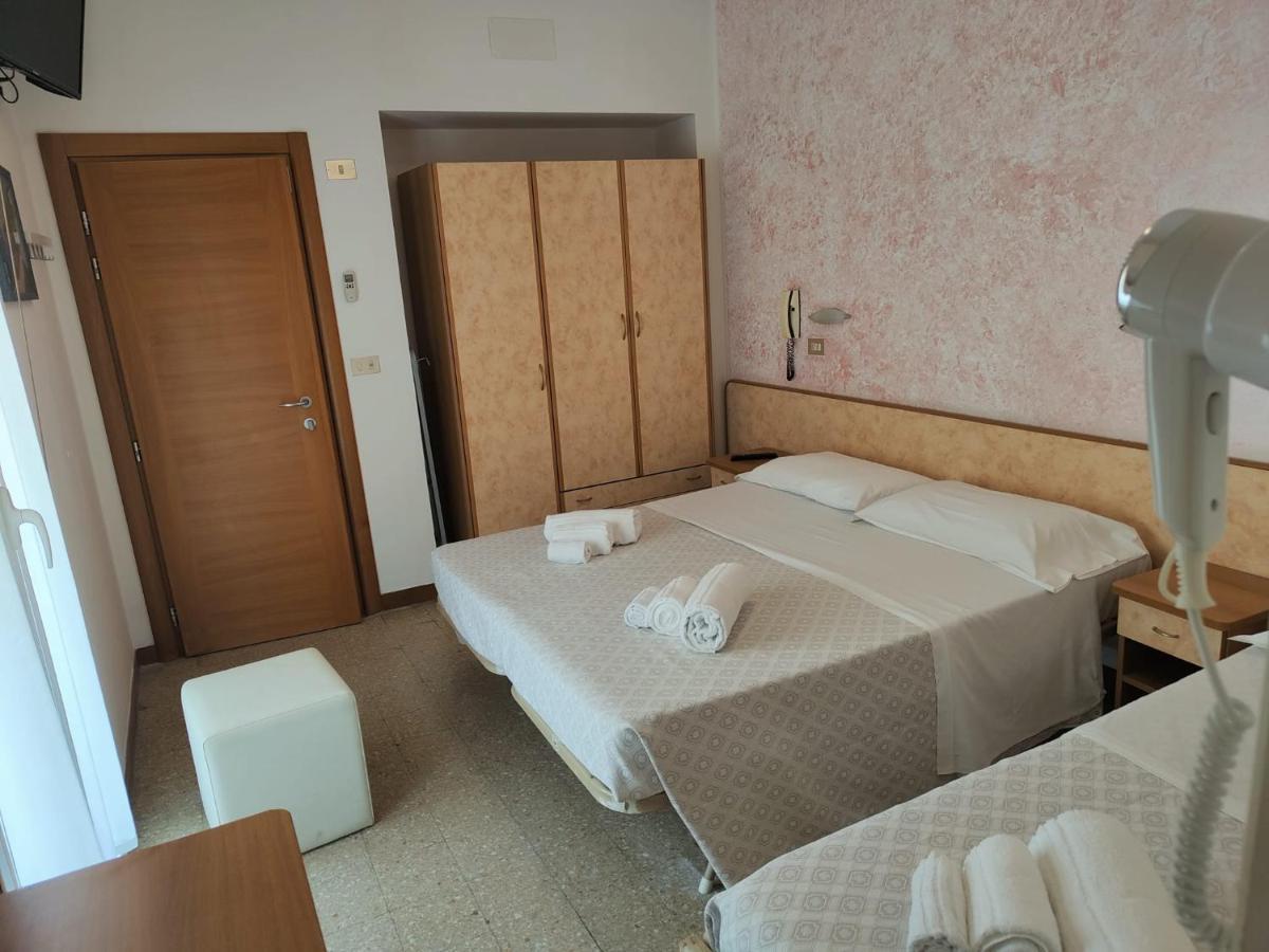 Hotel Gioiella Rimini Bagian luar foto