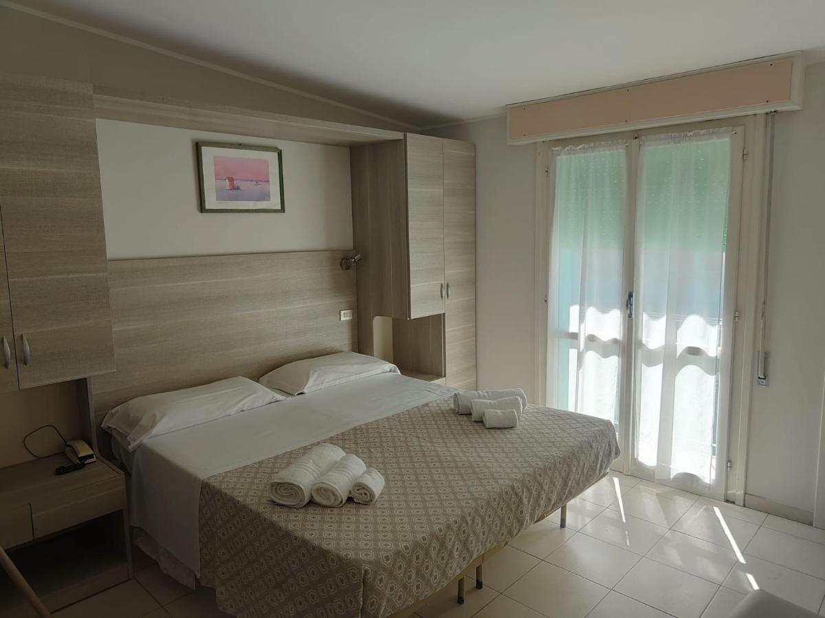 Hotel Gioiella Rimini Bagian luar foto