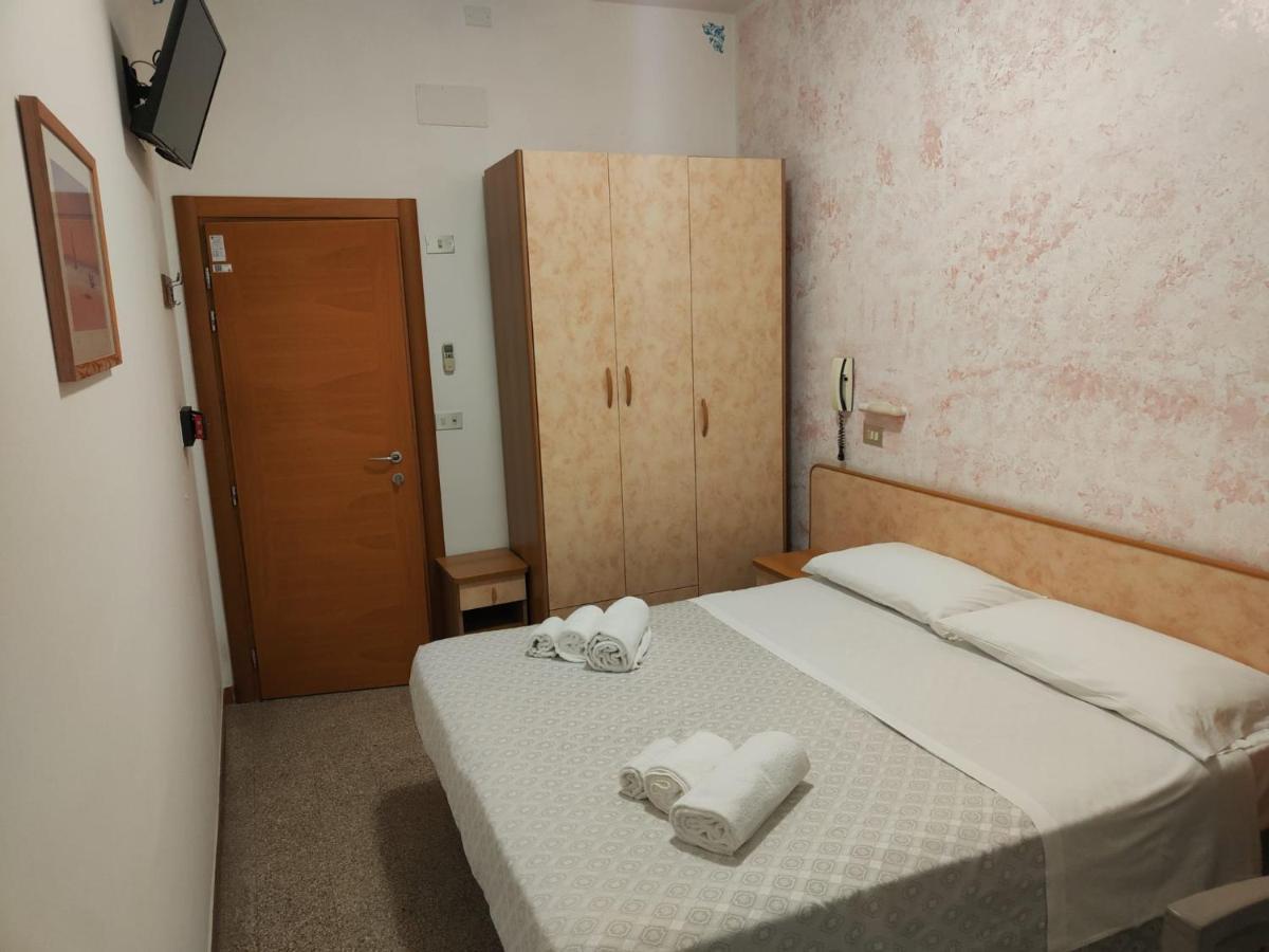 Hotel Gioiella Rimini Bagian luar foto