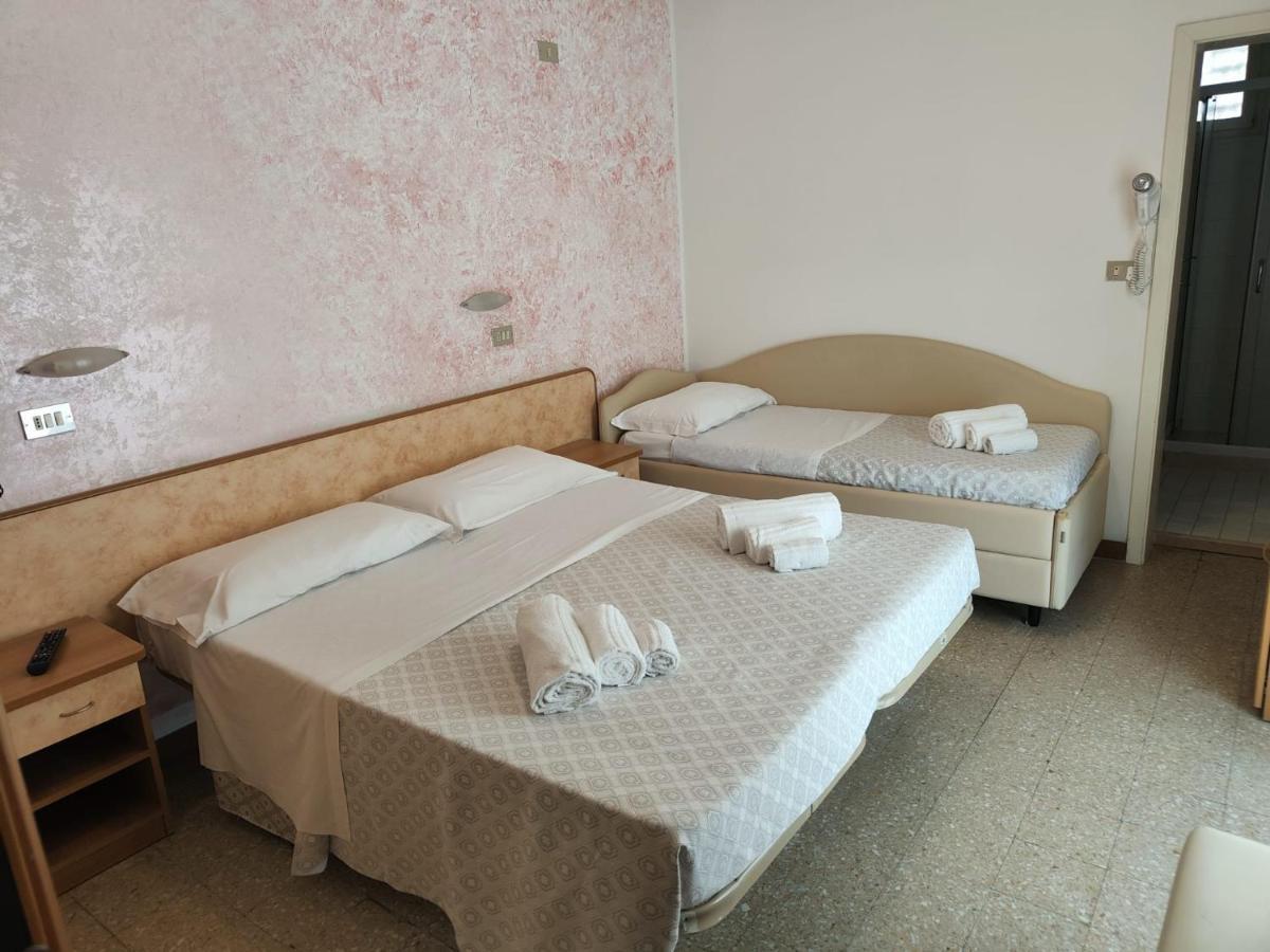 Hotel Gioiella Rimini Bagian luar foto
