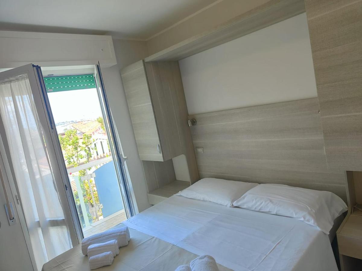Hotel Gioiella Rimini Bagian luar foto