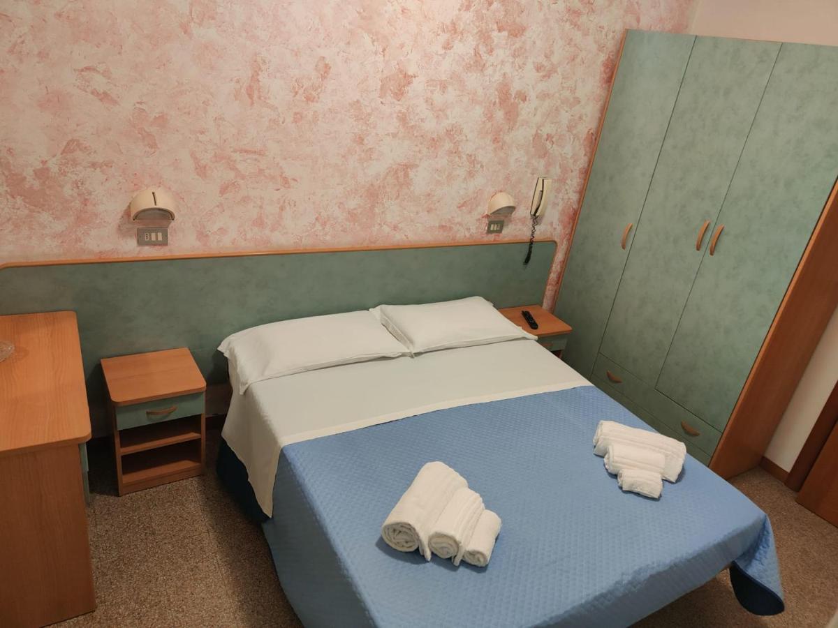 Hotel Gioiella Rimini Bagian luar foto