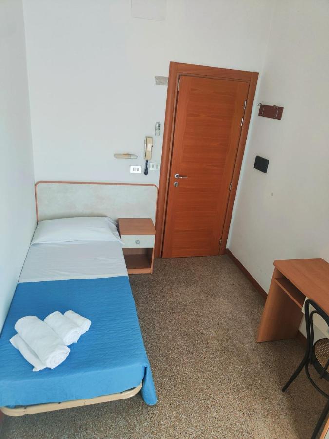 Hotel Gioiella Rimini Bagian luar foto